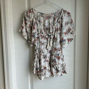 Cute top that is very flows!
